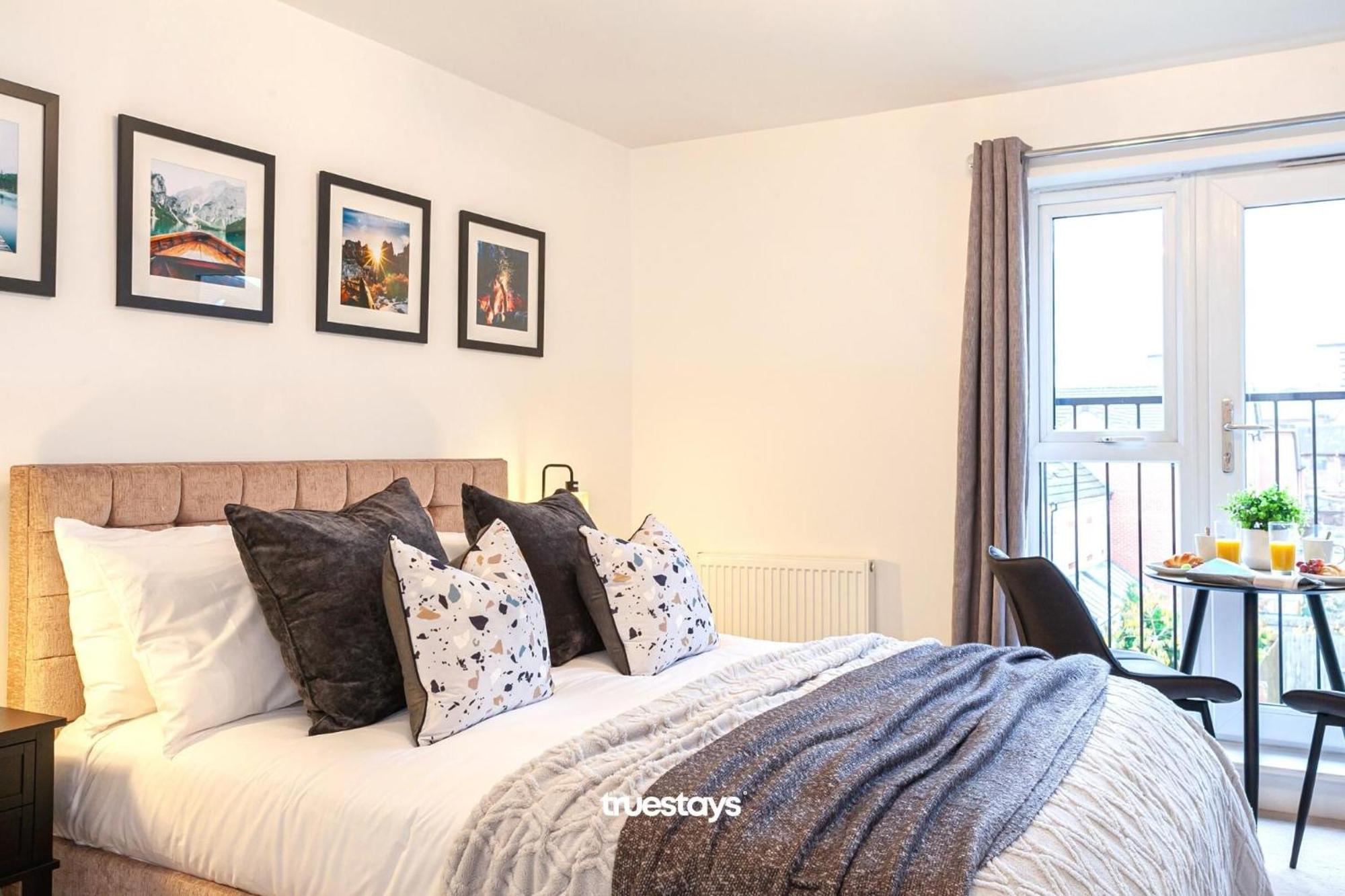 Ambassador House By Truestays - Luxury 4 Bedroom House In Stoke-On-Trent Etruria Exterior photo