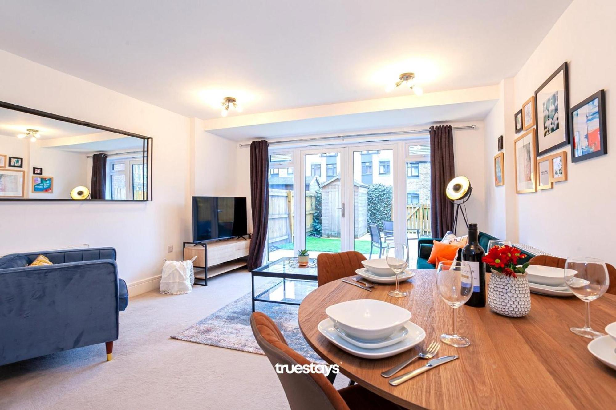 Ambassador House By Truestays - Luxury 4 Bedroom House In Stoke-On-Trent Etruria Exterior photo