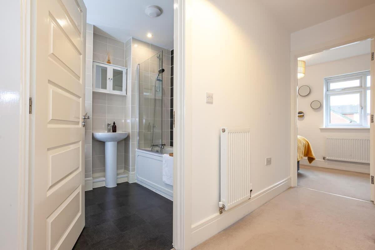 Ambassador House By Truestays - Luxury 4 Bedroom House In Stoke-On-Trent Etruria Exterior photo